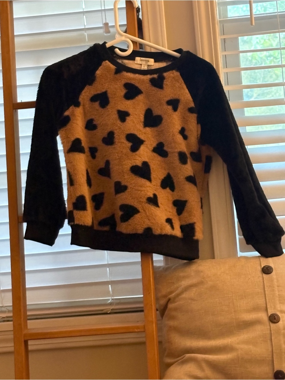 Speechless Black & Tan Heart Fuzzy Pullover Sweater
